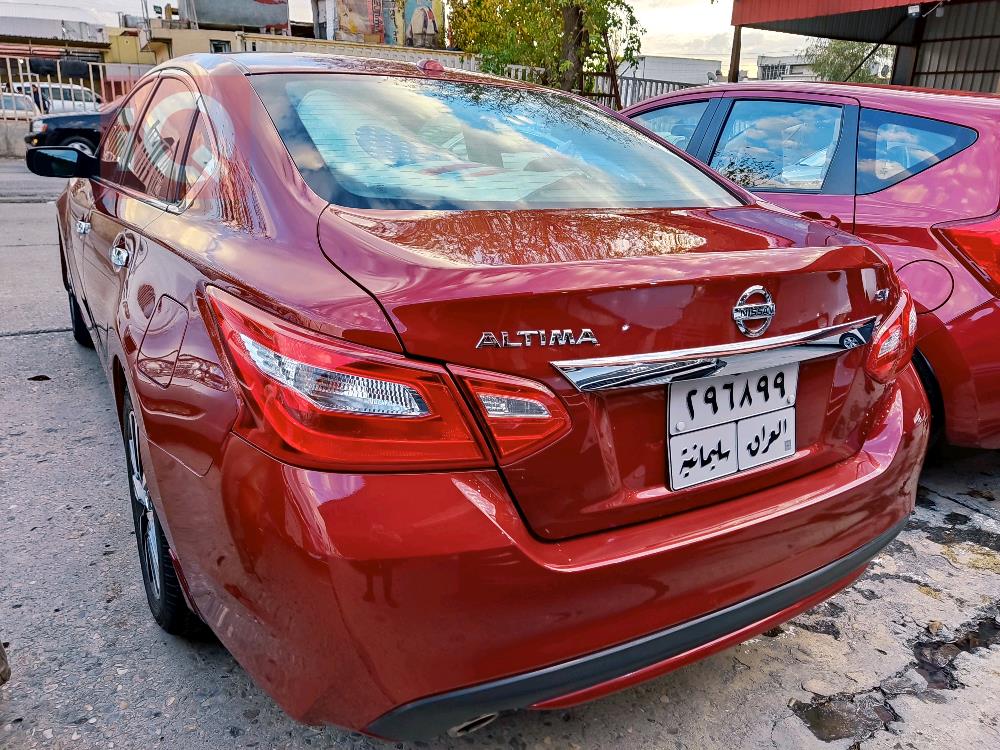 نيسان ألتيما